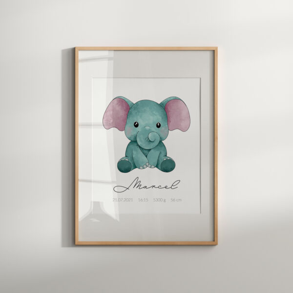 Personalizowana metryczka dziecięca z ilustracją słonika, przedstawiająca imię dziecka, datę urodzenia, godzinę, wagę i wzrost, w delikatnej pastelowej kolorystyce.